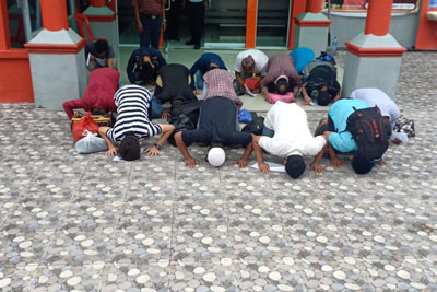 15 Napi Lapas Bengkalis Bebas Lebih Cepat Langsung Sujud Syukur